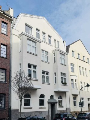Vermietete 2-Zimmer-Altbau-Eigentumswohnung mit Balkon in gefragter Lage von Düsseldorf-Golzheim
