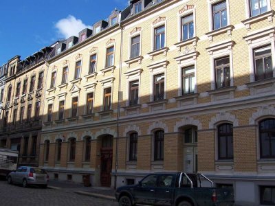 neu saniert: zentrumsnahe 2-Raum-Wohnung mit Balkon