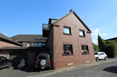 + Hoisten + Wohnung als "Haus im Haus" + ca. 128 m² Wohnfläche + 5 Zimmer + Stellplatz +