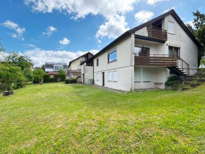 Freistehendes 1-2 Familienhaus mit großem Garten, 
2 Loggien, Terrasse, Garage und Stellplätzen