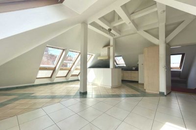 Freie 4-Zi.-Maisonette-Whg. mal anders, Essen-Küche-Wohnen im DG, 2 TL-Bäder, Einzelgarage