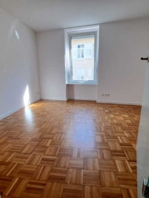 Teilmöbliertes - Appartement mit Altbaucharme - sofort frei