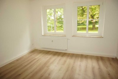 "Top 3-Zi-Whg. ! + Laminat -Bad mit Fenster ! WG-gerecht !!!