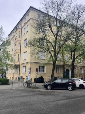 Großzügige Altbauwohnung mit Homeoffice in Schwabing