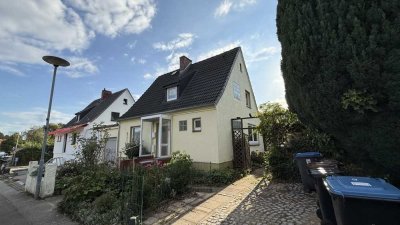 Klassisches Einfamilienhaus mit Keller und Garage in ruhiger Lage