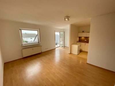Gepflegte Wohnung mit 1,5 Zimmern, Balkon und Küche