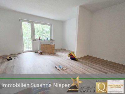 Den Sommer mit Balkon genießen – Top renovierte Wohnung am Schlosspark in Düsseldorf HS34 2.OG links