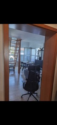 Helle Maisonette Wohnung mit Balkon