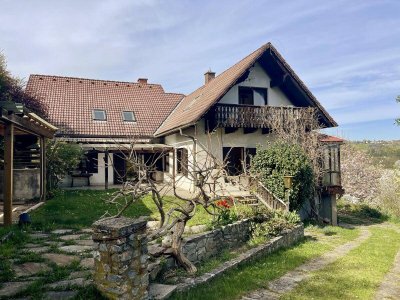 Haus mit ca. 275 m² Wohnfläche, ca. 2.200 m² Grund – ideal für Großfamilien, sanierungsbedürftig!