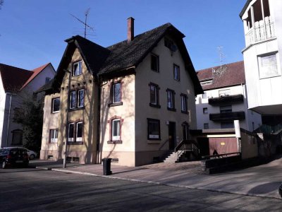Mehrfamilienhaus mit Gewerbeanteil in Villingen .