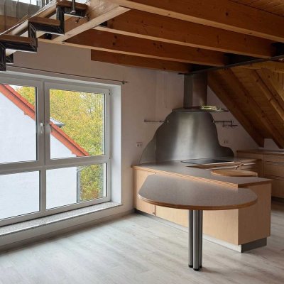 Großzügige Maisonette-Wohnung mit offenem Wohn-Ess-Bereich & Balkon