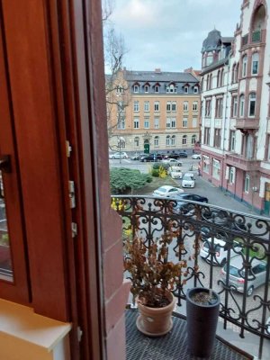 Möblierte 2-Zimmer Altbauwohnung mit Balkon in Wiesbaden-Biebrich