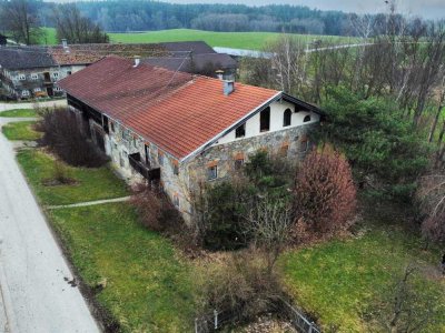 Denkmalgeschütztes Bauernsacherl in Weilerlage mit knapp 11 ha Grund