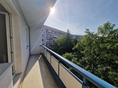 **Familien Willkommen**4-Zimmer-Wohnung // Balkon // 3.OG // Bad mit Wanne // ab sofort