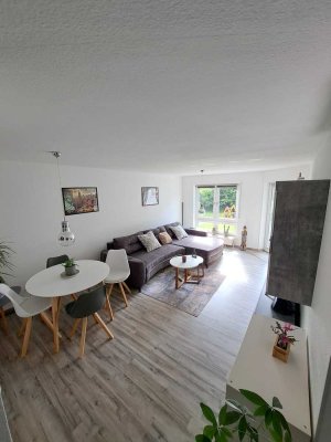 Helle & moderne 2-Zimmer-Wohnung mit Balkon, TG-Stellplatz & Blick ins Grüne in Nürtingen-Ersberg