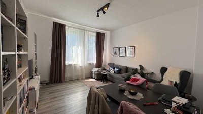 Helle 2 Zimmer Altbauwohnung WG geeignet