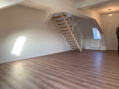 Frisch renoviert inkl. Einbauküche 52qm Maisonette Wohnung in zentraler Lage mit 2 Zimmern