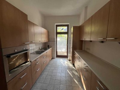 Großzügige 3,5-Raum Wohnung mit Einbauküche und Balkon in Duisburg-Dellviertel