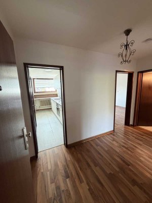 Schöne gemütliche  Dachgeschosswohnung in Köln- Niehl (Rheinnähe)