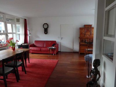 Lichtdurchflutete 3,5-Raum-Wohnung mit gehobener Innenausstattung mit 2 Balkonen, EBK, Aufzug und TG
