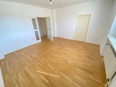 4 ZIMMERWOHNUNG MIT BALKON NÄHE MOZARTKREUZUNG