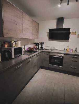 Schöne 2,5-Zimmer-Wohnung mit großem Balkon – zentrale Lage