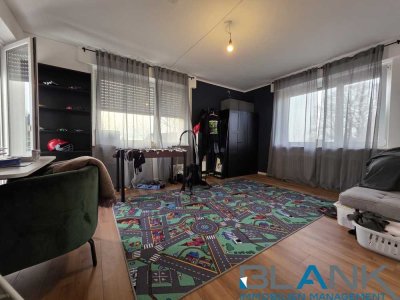 Großzügige 4-Zimmer-Wohnung mit ca. 119,5 m² im 1. OG und zwei Balkonen in begehrter Wohnlage