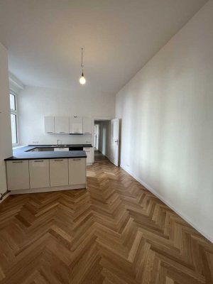 komplett sanierte großzügige 4- Zimmer - Erdgeschosswohnung in Schöneberg