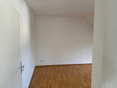 Erstbezug nach Sanierung: Charmante 2-Zimmer-Dachgeschosswohnung in Mainz-Mombach
