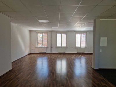 3-Zimmer-Wohnung mit großem Wohnzimmer und offener Küche in Fürth