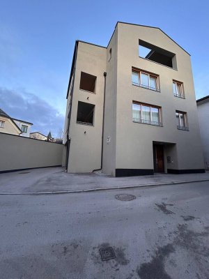 Moderne 2-Zimmer-Wohnung mit Loggia, Lift &amp; Garage im Zentrum von Schwaz