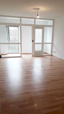 Gut und günstig im Grossraum Regensburg 8 km vom Zentrum wohnen ! Neu renoviert !