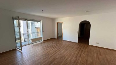 * charmante 3 ZKB mit BALKON * 1. OG mit AUFZUG *  zentrale Lage in Saarbrücken-Malstatt