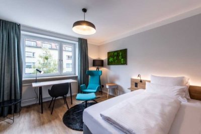 Modern möblierte 2-Zimmer-Business Wohnung mit zwei Schlafzimmern und Balkon
