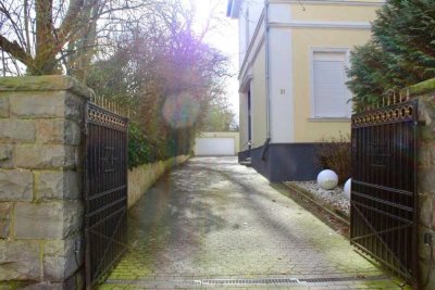 Geräumige, günstige und gepflegte 5-Zimmer-Villa mit geh. Innenausstattung und EBK in Solingen Wald