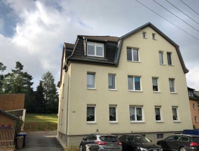 In Reichenhain: gemütliche 2-Zimmer-Wohnung im Dachgeschoss, mit EBK und Südbalkon!
