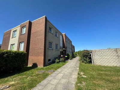 Solides Mehrfamilienhaus mit 4 Wohnungen und 7 Garagen in Cuxhaven