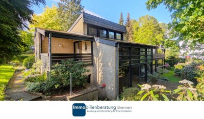 Architekten-Zweifamilienhaus mit Garage und idyllischem Quelllauf im Garten