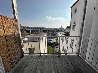 Seltenheit - hübsche 2,5 RW mit zwei Balkonen & Fahrstuhl
