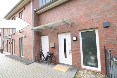 Topmoderne, neuwertige Reihenendwohneinheit mit Pkw-Stellplatz in zentrumsnaher Stad