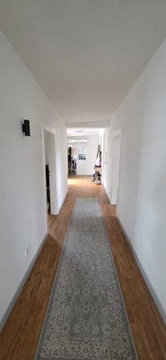 Frei ab 01.09. Großzügige Wohnung mit Dachterasse