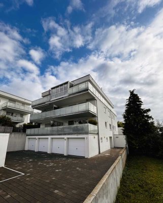 Sonnige 3 ,5 Zimmer Wohnung mit exklusiver Einbauküche, großem Balkon  und Einzelgarge