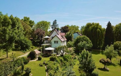 Liebevoll saniertes Einfamilienhaus mit Traumgarten in unverbaubarer, naturnaher Wohnlage