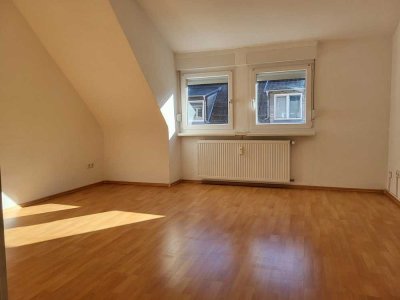 Stilvolle 3-Zimmer-Maisonette-Wohnung mitten in Hanau nähe Forum. Ideal auch als Büro nutzbar