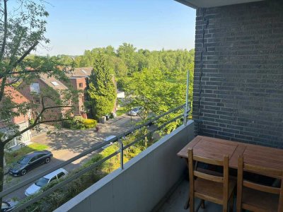 Pefekt geschnittene 3-Zimmer-Wohnung mitv2 Balkonen und Einbauküche in Düsseldorf, Lörick