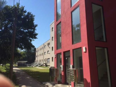 Großzügige Zwei-Raum-Wohnung mit Balkon und Pkw-Stellplatz an der Waldschlosswiese