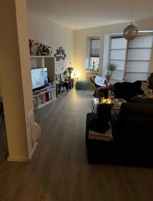 Großzügige, helle Wohnung in zentraler Lage