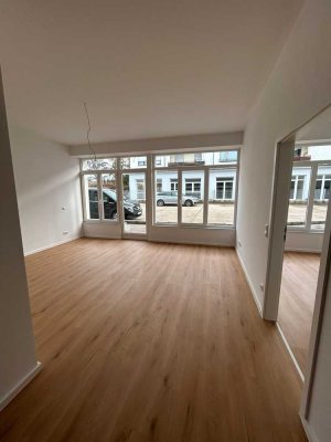 Geschmackvolle und geräumige Wohnung mit zwei Zimmern sowie Balkon und EBK in Taunusstein