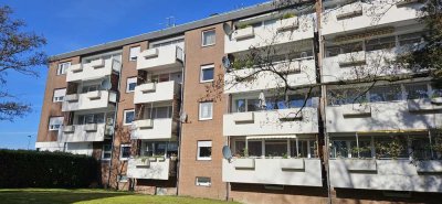 Geräumige 3 Zimmer Wohnung mit Balkon, hell und schön bei Bedarf mit Garage oder Stellplatz