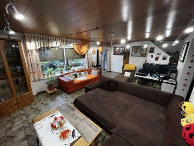GEPFLEGTES EINFAMILIENHAUS MIT EINLIEGERWOHNUNG UND POOL IN RUHIGER LAGE VON MOSBACH